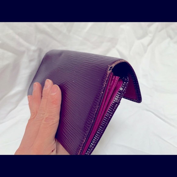 Louis Vuitton Long Epi Leather Wallet - Picture 8 of 11